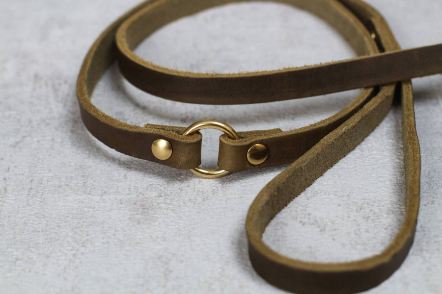 Lederleine mit Handschlaufe Olive
